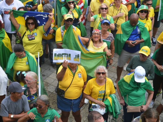 apoiadores-fazem-coro-por-bolsonaro-e-anistia-na-barra