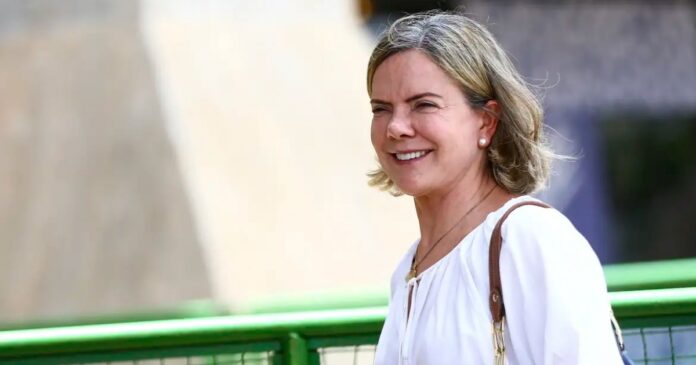 gleisi-hoffmann-se-reune-com-ministros-para-barrar-projeto-de-anistia