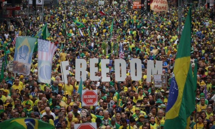 monitor-da-usp:-ato-na-paulista-leva-quase-5-vezes-mais-publico-do-que-manifestacao-da-esquerda-no-centro-de-sp