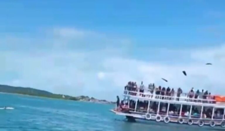 video:-acidente-em-madre-de-deus-destroi-canoa-com-crianca-e-pescadores