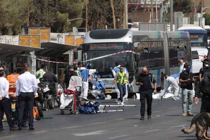ataque-a-tiros-em-jerusalem-deixa-pelo-menos-cinco-mortos-e-15-feridos