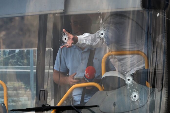 ministro-israelense-defende-armar-a-populacao-apos-ataque-a-tiros-em-jerusalem
