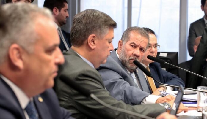 na-cpmi-do-inss,-carlos-lupi-se-diz-injusticado-e-afirma-que-fraudes-no-orgao-aconteceram-“de-fora-para-dentro”