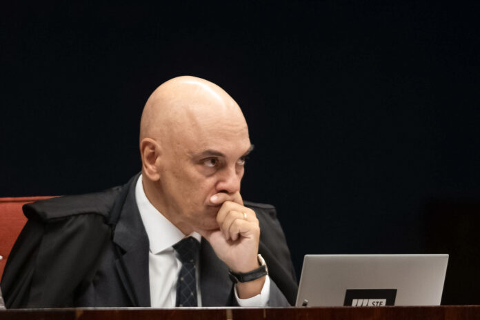 alexandre-de-moraes-e-declarado-persona-non-grata-em-bh