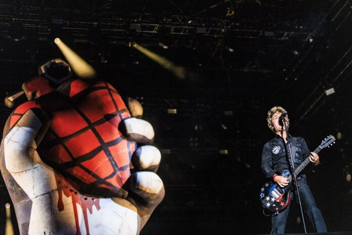 green-day-critica-trump-e-embala-publico-em-show-de-duas-horas-no-the-town