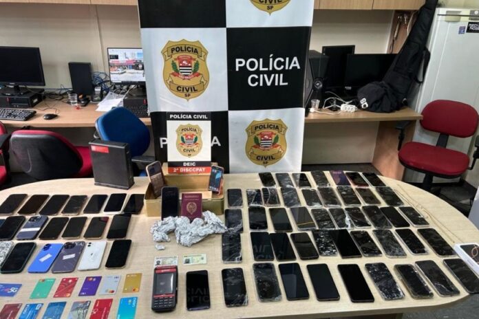 central-de-receptacao-de-celulares-roubados-e-descoberta-na-zona-oeste
