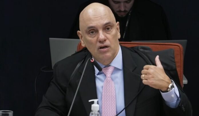 moraes-vota-pela-condenacao-de-bolsonaro-e-afirma:-“nao-ha-duvida-de-que-houve-tentativa-de-golpe”