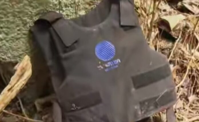 colete-a-prova-de-balas-da-tv-bahia-e-encontrado-em-casarao-de-salvador-que-servia-de-qg-para-faccao