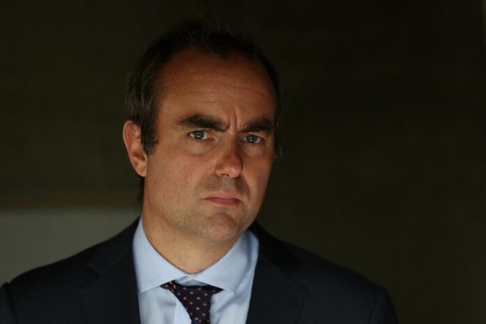 macron-nomeia-sebastien-lecornu,-titular-da-defesa,-como-primeiro-ministro
