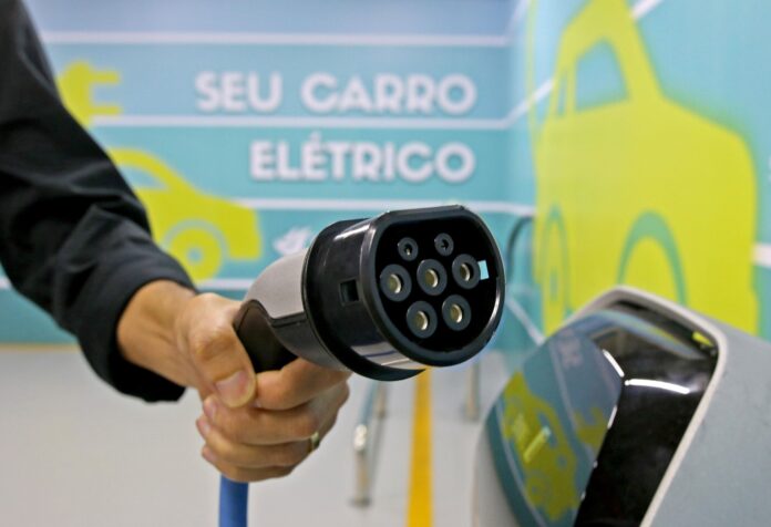 carros-eletricos-avancam-no-brasil-mesmo-com-juros-altos-e-imposto-maior
