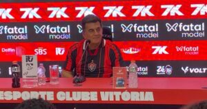 presidente-do-vitoria-anuncia-chegada-de-atacante-espanhol:-“estamos-acertados”