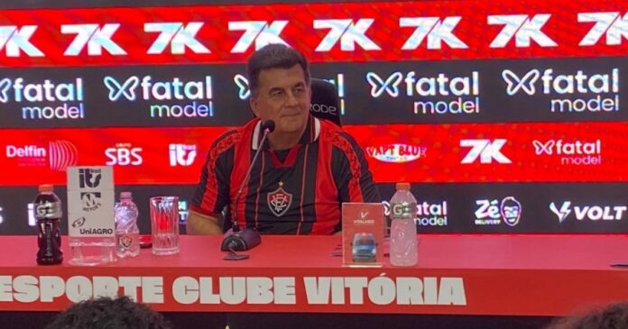 presidente-do-vitoria-anuncia-chegada-de-atacante-espanhol:-“estamos-acertados”