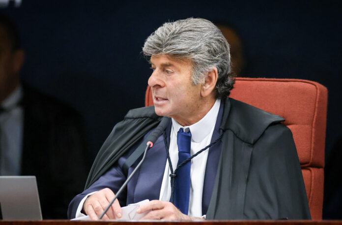 homem-tenta-pular-grade-do-planalto-e-leva-tiros-de-borracha