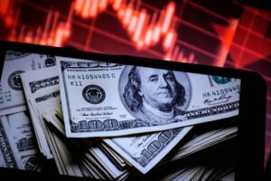 dolar-fecha-em-queda-e-ibovespa-se-reaproxima-de-recorde-com-voto-de-fux-e-inflacao-nos-eua