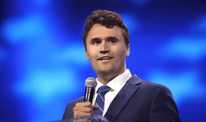 morre-charlie-kirk,-lider-conservador-evangelico,-baleado-durante-palestra-em-universidade-nos-eua
