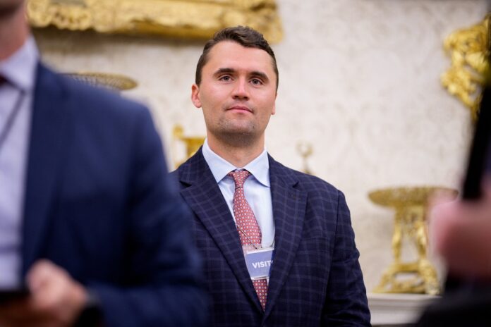 ativista-de-direita-charlie-kirk-morre-apos-ataque-a-tiros,-diz-trump