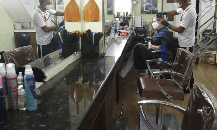 setor-de-servicos-cresce-0,3%-em-julho,-mostra-ibge