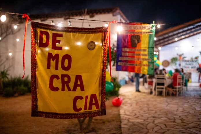 churrasco:-moradores-do-condominio-de-bolsonaro-comemoram-condenacao
