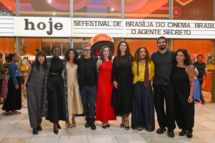 festival-de-brasilia-comeca-com-o-agente-secreto-ovacionado-e-falas-sobre-bolsonaro