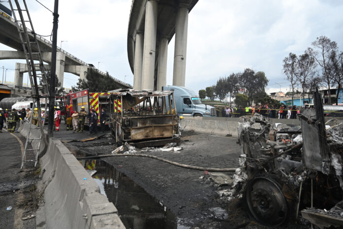 caminhao-de-gas-explode-e-mata-13-pessoas-no-mexico