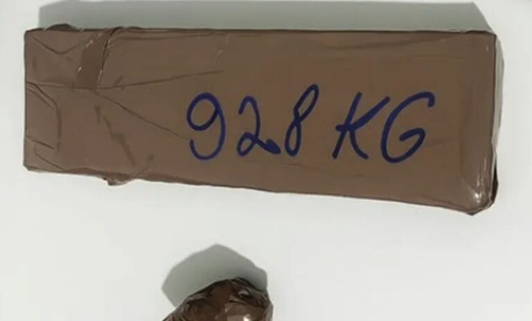 policia-apreende-quase-1-kg-de-drogas-e-detem-dois-adolescentes-em-rio-do-pires