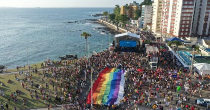 salvador-recebe-22o-parada-do-orgulho-lgbt-da-bahia-na-barra-neste-domingo