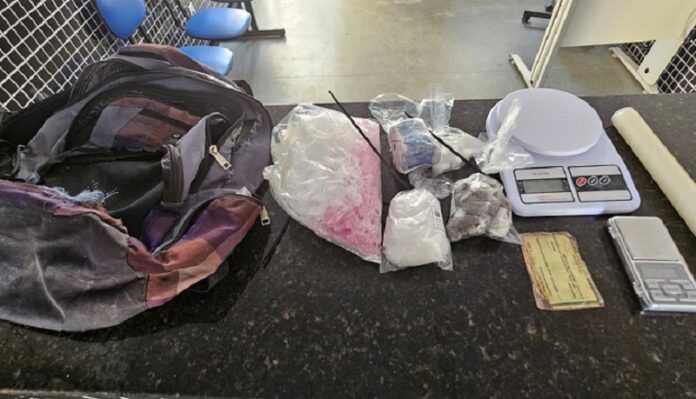 flagrante-de-trafico:-pm-prende-mulher-com-grande-quantidade-de-drogas-em-itamaraju