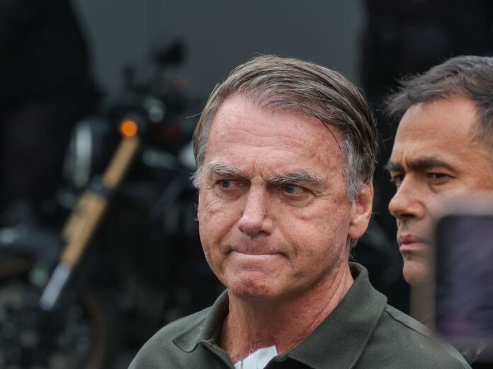 apos-procedimento-medico,-bolsonaro-e-diagnosticado-com-anemia-e-pneumonia-residual