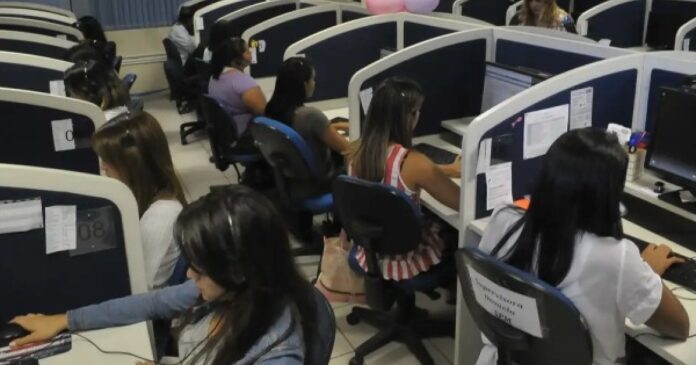 jovens-aprendizes-sao-direcionados-para-servicos-gerais-em-escolas-de-salvador,-denunciam-educadores-e-influenciadora