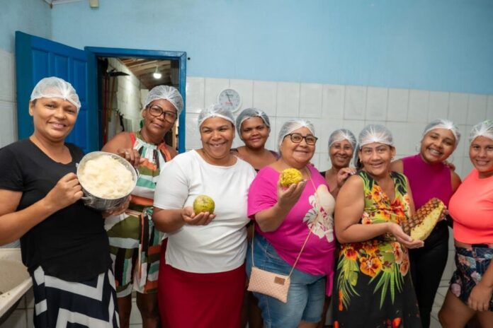caminhando-para-o-futuro:-alunas-aprendem-a-produzir-brasinha-gourmet-e-bolinho-de-aipim
