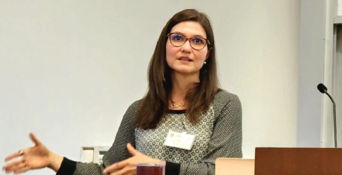 melina-fachin,-diretora-da-ufpr-e-filha-do-ministro-do-stf,-leva-cusparada-e-e-chamada-de-“lixo-comunista”
