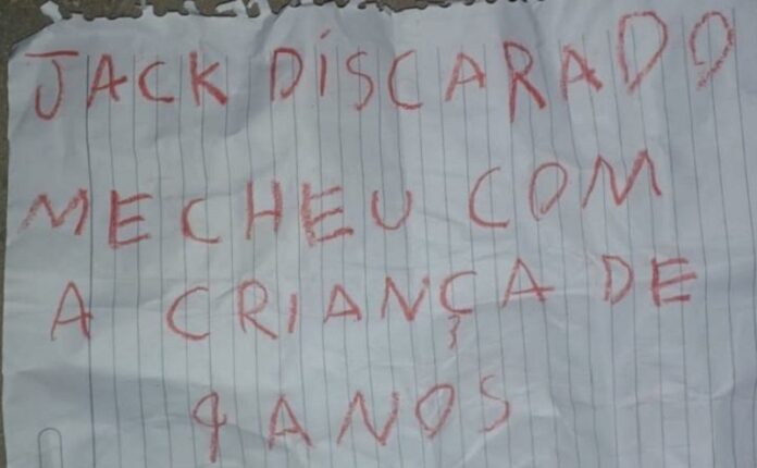 homem-e-encontrado-morto-com-marcas-de-tiros-e-bilhete-sob-o-corpo-em-cabralia