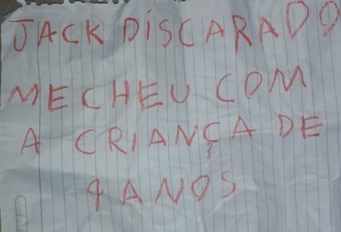 homem-e-encontrado-morto-com-marcas-de-tiros-e-bilhete-em-santa-cruz-cabralia
