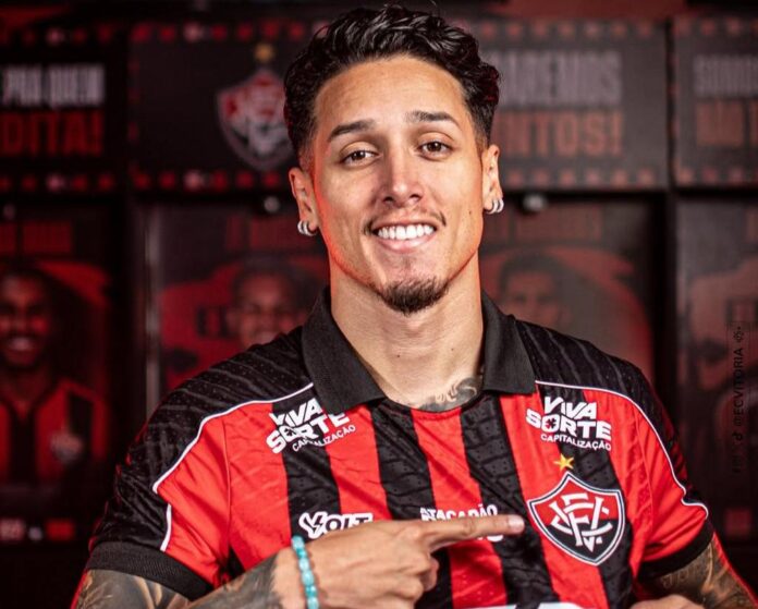 vitoria-anuncia-contratacao-de-kike-saverio,-atacante-ex-barcelona