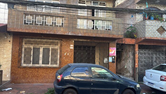 homem-mata-namorada-a-facadas-e-dorme-ao-lado-do-corpo-na-ribeira