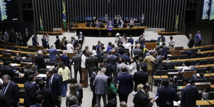 confira-a-posicao-dos-deputados-e-deputadas-da-bahia-na-votacao-da-pec-da-blindagem-na-camara