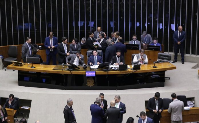 ha-momentos-em-que-so-o-povo-nas-ruas-escreve-a-historia