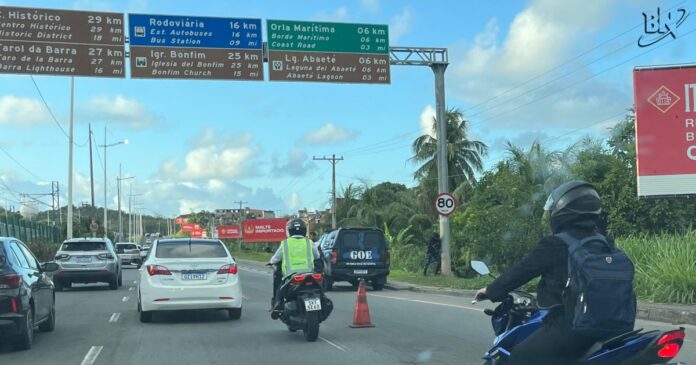 acao-da-gcm-deixa-transito-lento-na-av.-carybe-e-impacta-fluxo-na-saida-de-lauro-de-freitas