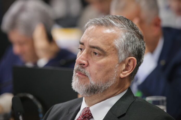 pimenta-e-bia-kicis-discutem-na-cpmi-do-inss:-“pare-de-mentir”
