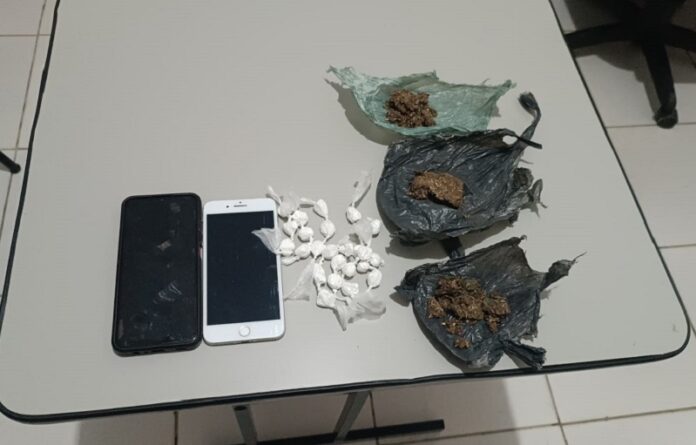 suspeito-com-25-papelotes-de-cocaina-e-maconha-e-preso-em-itanhem