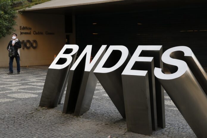bndes-anuncia-apoio-financeiro-de-r$-40-bilhoes-para-empresas-afetadas-pelo-tarifaco-de-trump