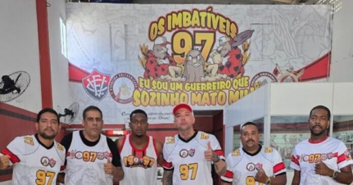 dudu-se-reune-com-membros-da-torcida-uniformizada-os-imbativeis