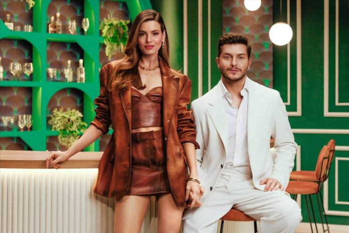 camila-queiroz-reage-a-jeito-inusitado-de-assistir-casamento-as-cegas