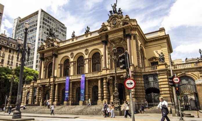 apos-polemica-com-charlie-kirk,-nunes-pede-rescisao-de-contrato-com-gestora-do-theatro-municipal