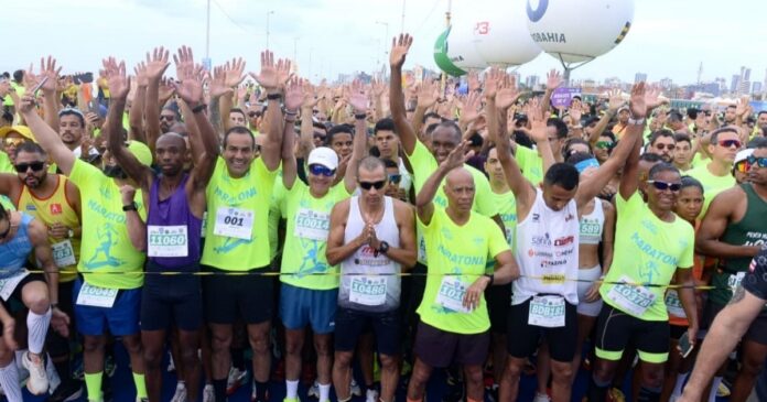 primeiro-dia-da-maratona-salvador-2025-reune-milhares-de-corredores-na-boca-do-rio