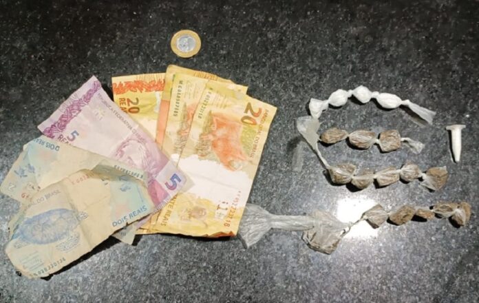 pm-apreende-drogas-no-bairro-juca-rosa-na-cidade-de-eunapolis