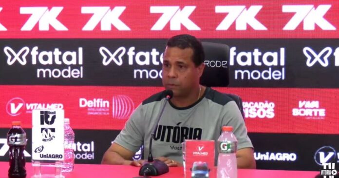 rodrigo-chagas-garante-permanencia-no-vitoria-apos-derrota-para-o-fluminense:-“continuo-funcionario-do-clube”
