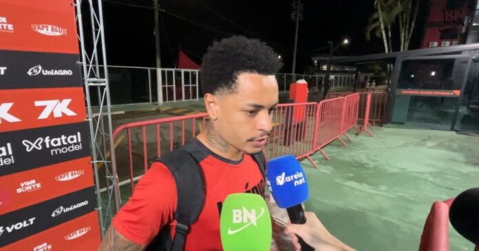 matheuzinho-ve-arbitragem-tendenciosa-contra-o-vitoria-e-projeta-duelo-contra-o-gremio:-“comecar-a-pontuar”
