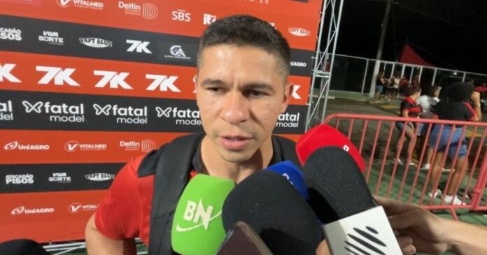 osvaldo-revela-ameaca-de-arbitro-antes-da-expulsao-de-dudu-contra-o-fluminense:-“inadmissivel-ele-falar-isso-pra-gente”
