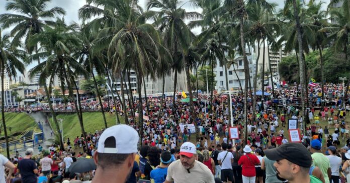 protestos-contra-pec-da-blindagem-e-anistia-a-condenados-do-8-de-janeiro-mobilizam-manifestantes-nas-capitais-do-pais